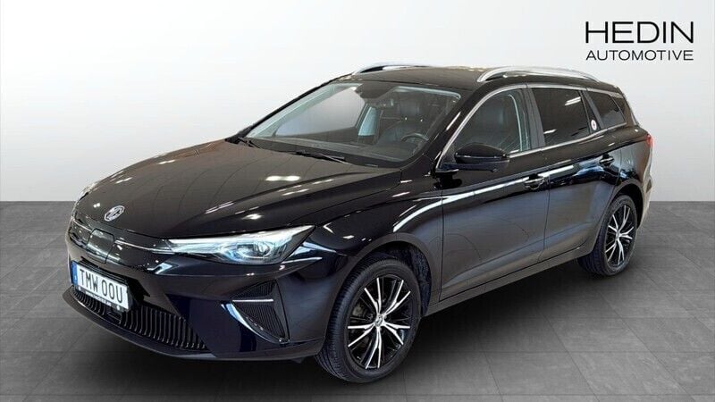 Svart (black) Begagnad 2022 MG MG5 EV Long Range Luxury Kombi | 204 900 kr (Bra pris) - Bild 1/4