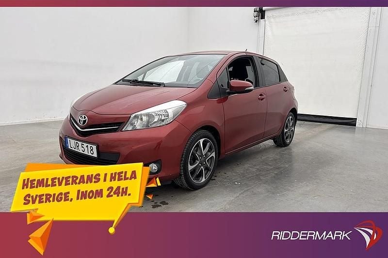 Röd Begagnad 2014 Toyota Yaris Halvkombi | 128 900 kr (Lite dyr) - Bild 1/3