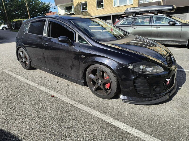Svart Begagnad 2006 Seat Leon Halvkombi | 95 000 kr - Bild 1/4