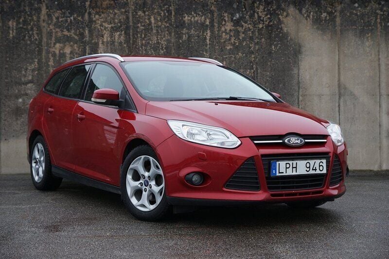 Röd Begagnad 2011 Ford Focus Trend Kombi | 59 900 kr (Marknadspris) - Bild 1/4