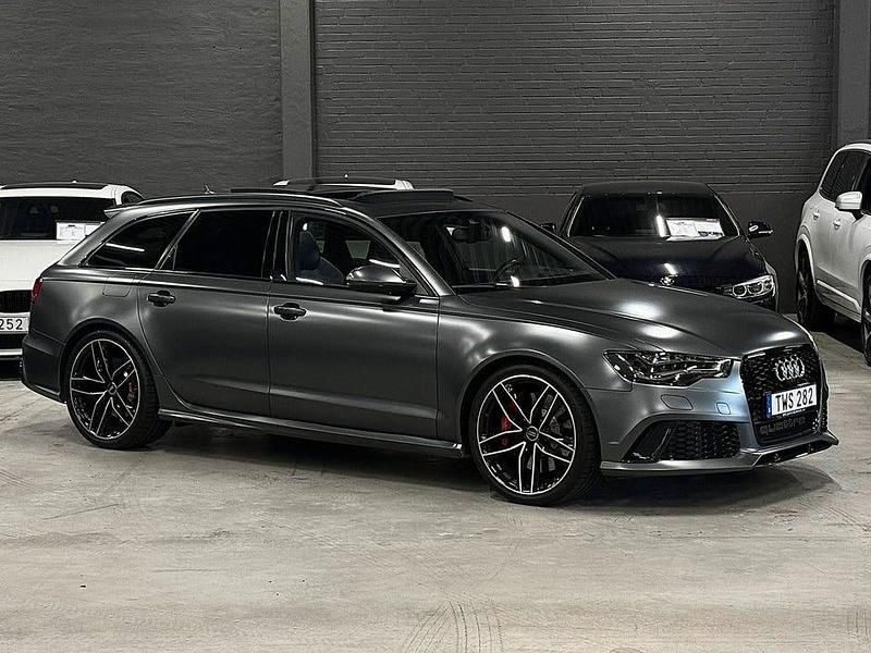 Grå (grå metallic) Begagnad 2014 Audi RS6 Kombi | 579 900 kr (Dyr) - Bild 1/4