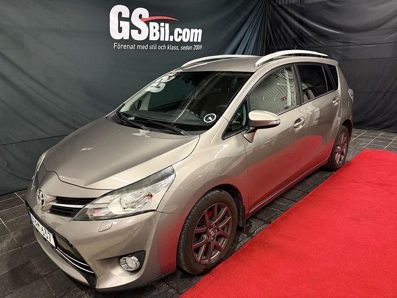 Brun Begagnad 2015 Toyota Verso Edition Minibuss | 138 900 kr (Dyr) - Bild 1/4