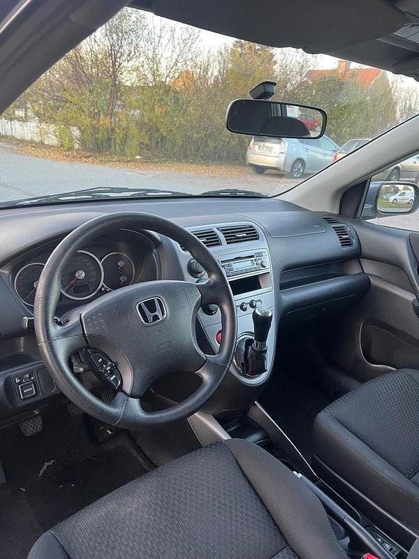 Silver Begagnad 2005 Honda Civic Halvkombi | 15 000 kr - Bild 1/4