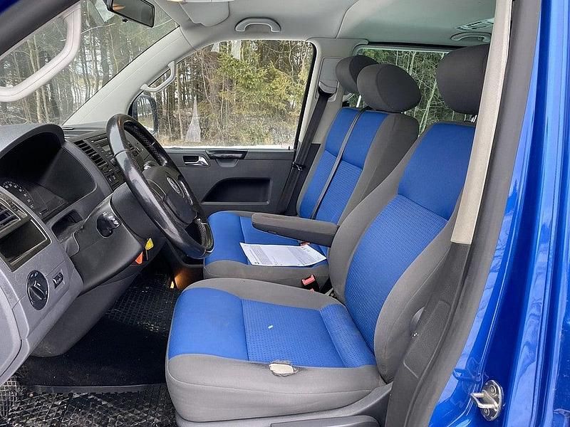 Begagnad VW Caravelle Comfortline 131 HK (96 kW) 2009 Blå Minibuss