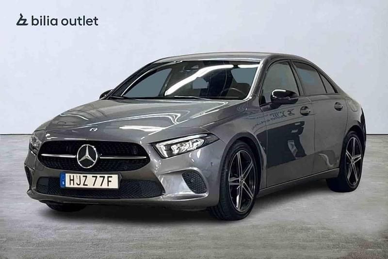 Grå Begagnad 2020 Mercedes A180 Sedan | 254 900 kr (Marknadspris) - Bild 1/1