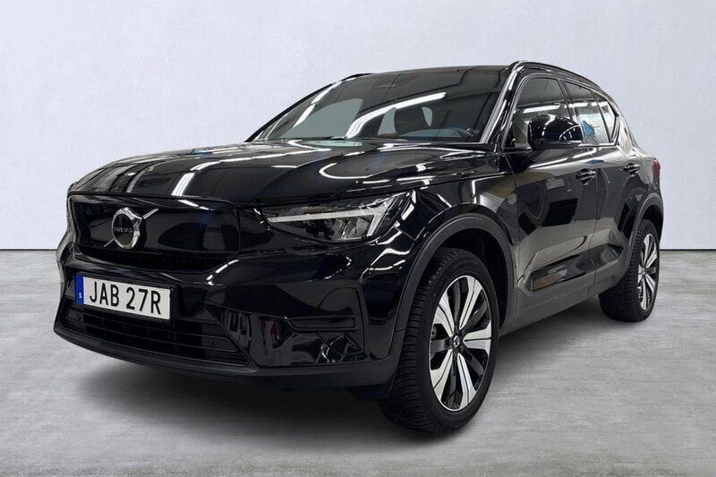 Svart Begagnad 2022 Volvo XC40 Core SUV | 349 900 kr - Bild 1/4