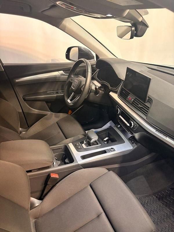 Begagnad Audi Q5 Comfort 204 HK (150 kW) 2024 Grå SUV