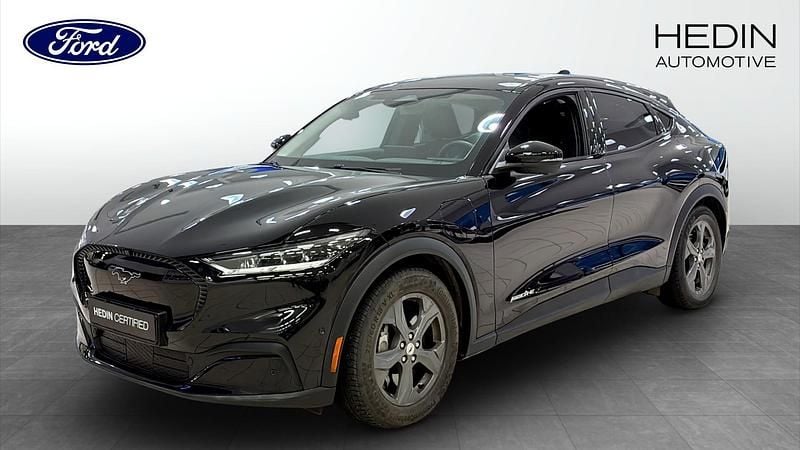 Svart Begagnad 2022 Ford Mustang Mach-E SUV | 394 900 kr - Bild 1/4