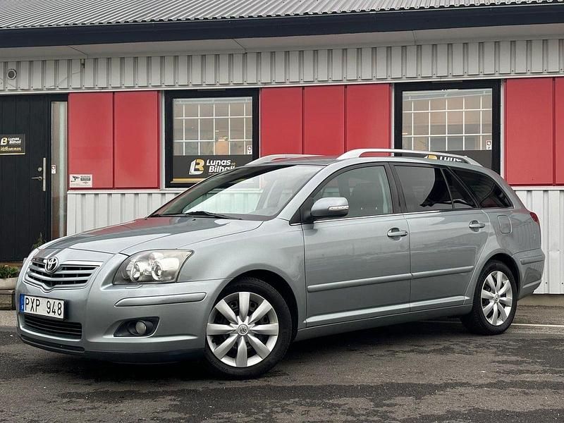 Grå Begagnad 2008 Toyota Avensis Kombi | 49 900 kr (Lite dyr) - Bild 1/4