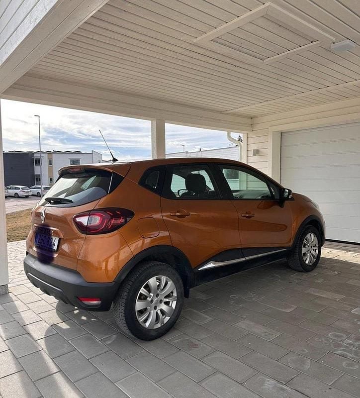Brun Begagnad 2018 Renault Captur SUV | 108 000 kr (Marknadspris) - Bild 1/4