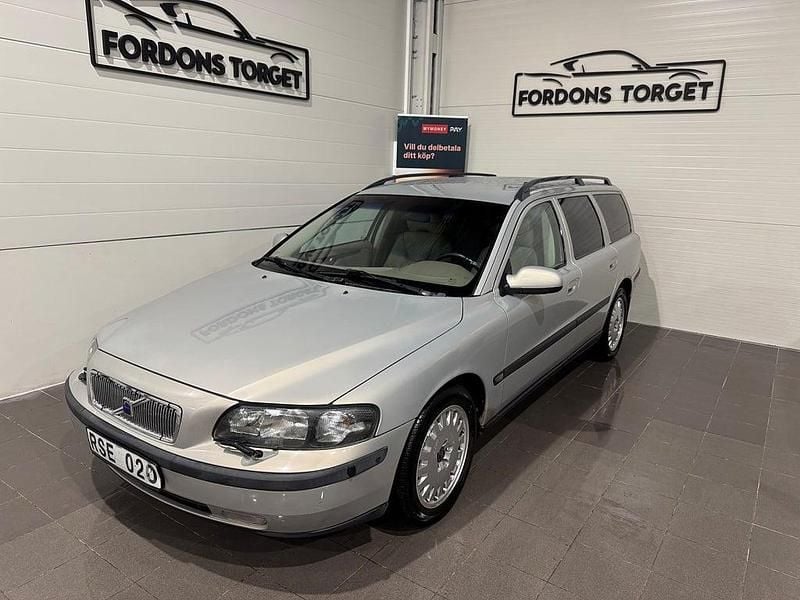 Ljusgrå (grå) Begagnad 2000 Volvo V70 Kombi | 39 900 kr (Marknadspris) - Bild 1/4