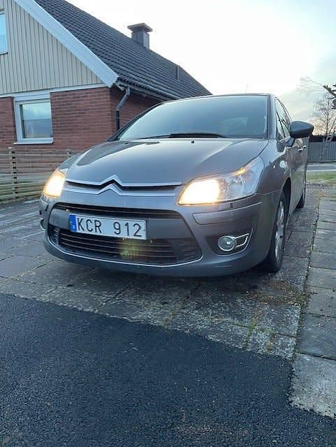 Begagnad 2009 Citroën C4 Halvkombi | 54 900 kr (Dyr) - Bild 1/4
