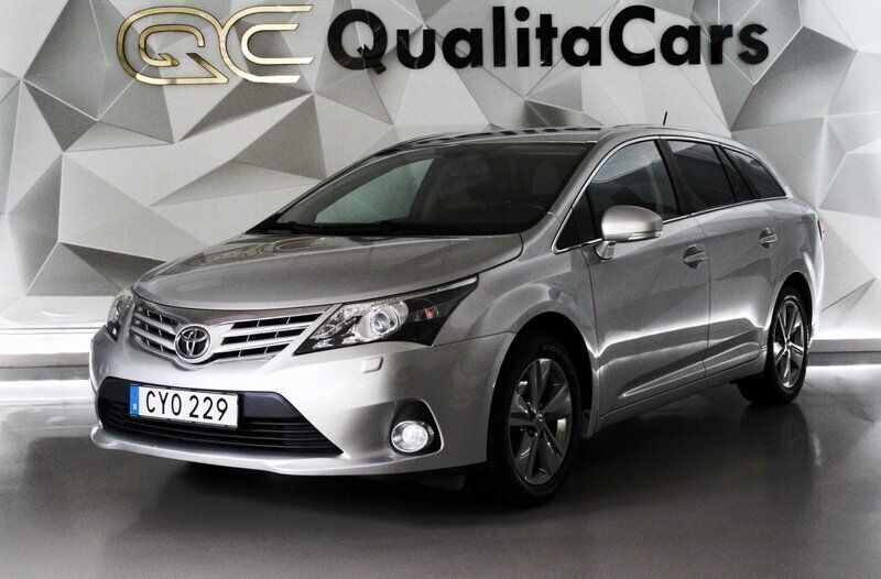 Silver Begagnad 2015 Toyota Avensis Edition Kombi | 139 900 kr (Lite dyr) - Bild 1/4