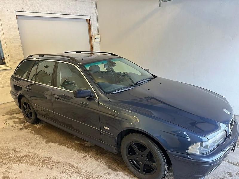 Begagnad BMW 520 170 HK (125 kW) 2002 Mörkblå Kombi