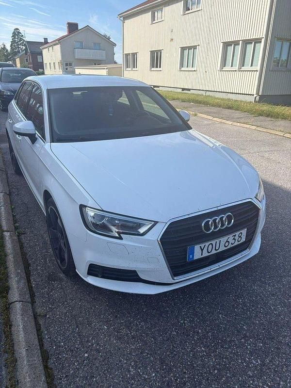 Vit Begagnad 2018 Audi A3 Sportback Proline Halvkombi | 165 000 kr (Marknadspris) - Bild 1/4