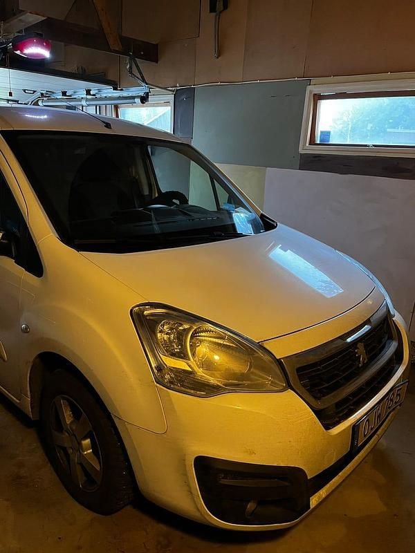Begagnad 2016 Peugeot Partner Van | 95 000 kr (Marknadspris) - Bild 1/4