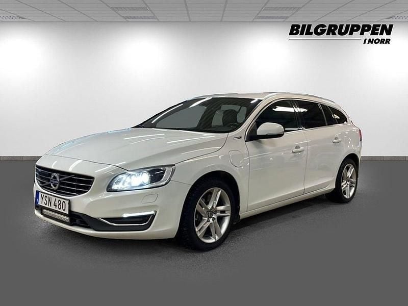 Vit Begagnad 2017 Volvo V60 Summum Kombi | 159 900 kr (Lite dyr) - Bild 1/3