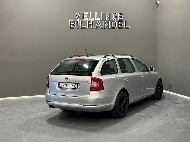 Begagnad Skoda Octavia Elegance 161 HK (118 kW) 2011 Silver Kombi