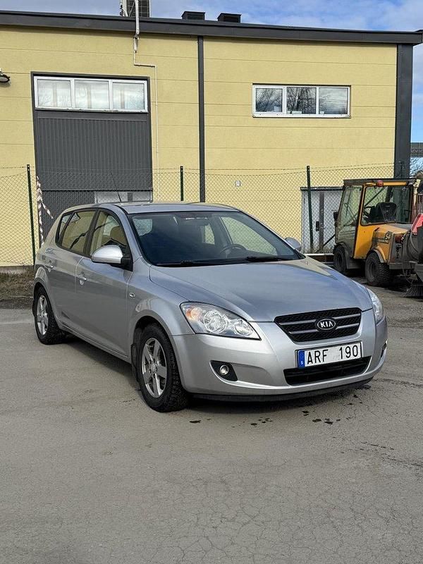 Silver Begagnad 2007 Kia Ceed 4 Halvkombi | 25 000 kr - Bild 1/4