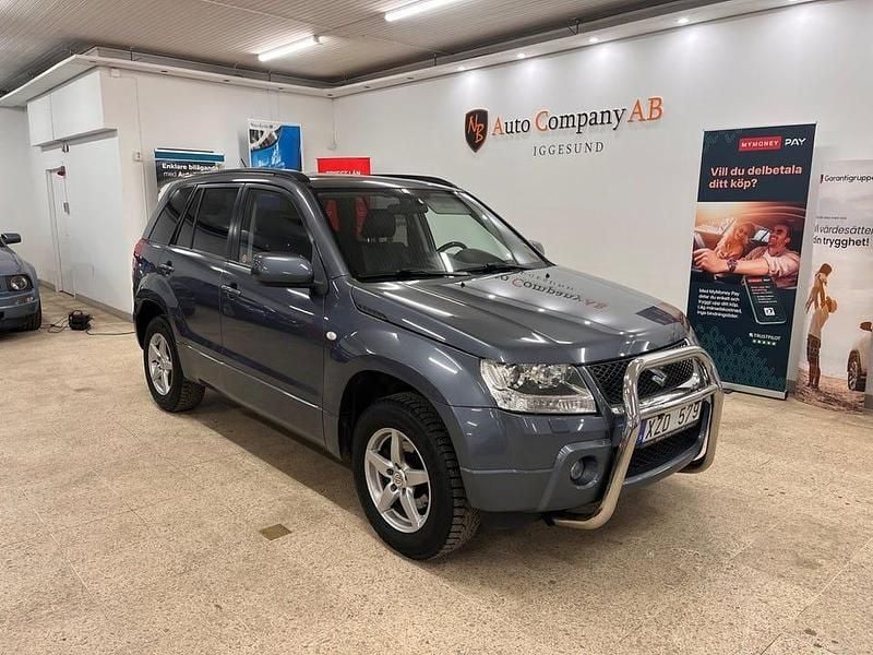 Grå Begagnad 2006 Suzuki Grand Vitara SUV | 84 900 kr (Marknadspris) - Bild 1/4