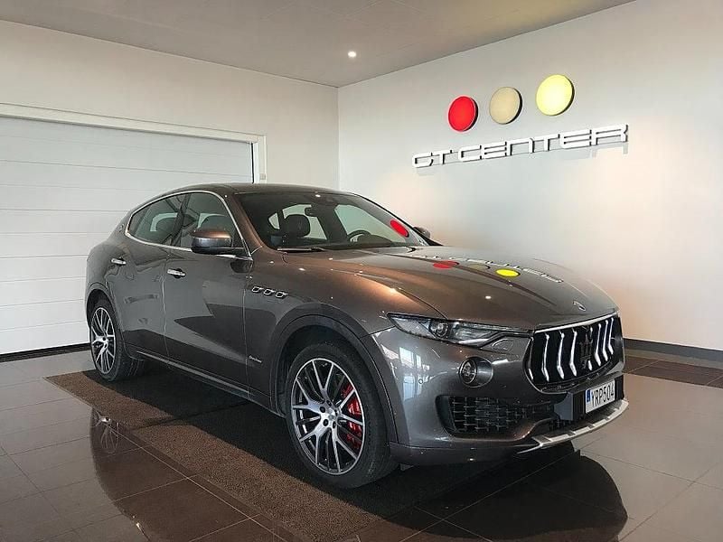 Grå Begagnad 2017 Maserati Levante SUV | 329 900 kr - Bild 1/4