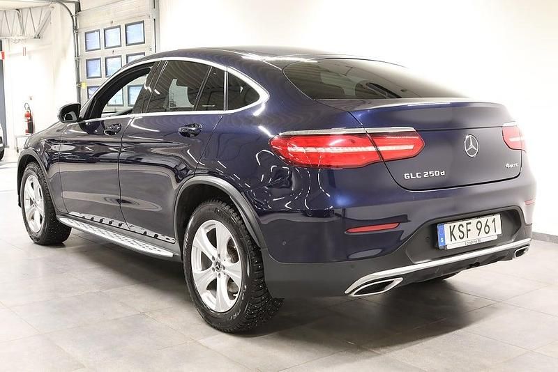 Begagnad Mercedes GLC250 AMG line 204 HK (150 kW) 2018 Mörkblå Sportkupé