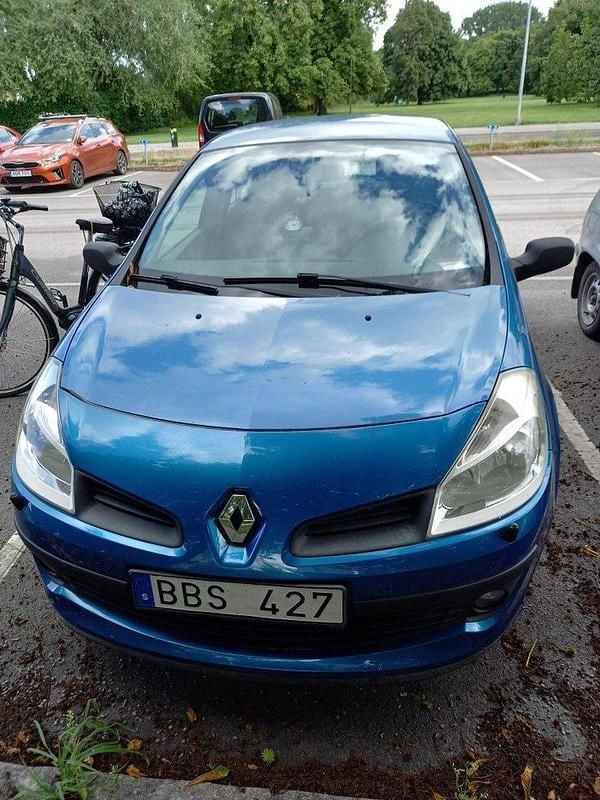 Blå Begagnad 2007 Renault Clio R.S. Halvkombi | 28 000 kr (Marknadspris) - Bild 1/4