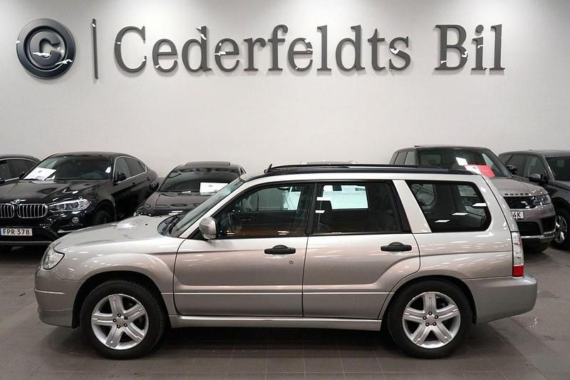 Grå Begagnad 2006 Subaru Forester SUV | 79 900 kr (Dyr) - Bild 1/4