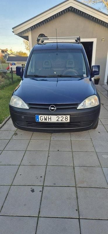 Blå Begagnad 2011 Opel Combo Minibuss | 28 500 kr (Bra pris) - Bild 1/4