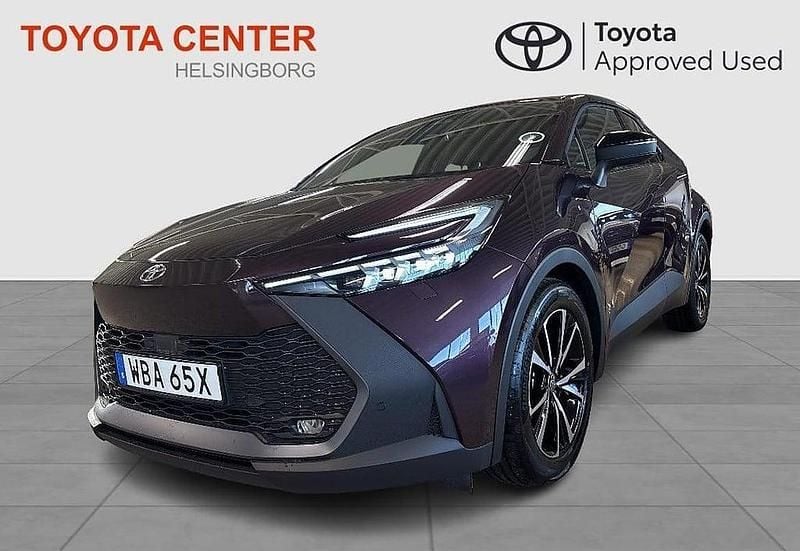 Lila Begagnad 2023 Toyota C-HR Style SUV | 349 900 kr (Dyr) - Bild 1/3