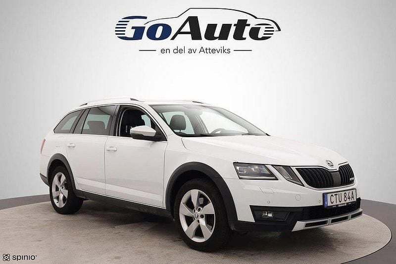 Vit Begagnad 2020 Skoda Octavia Scout Kombi | 239 900 kr (Marknadspris) - Bild 1/4