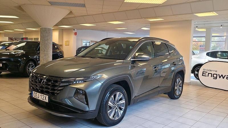 Grå Begagnad 2022 Hyundai Tucson Essential SUV | 275 900 kr (Superpris) - Bild 1/4