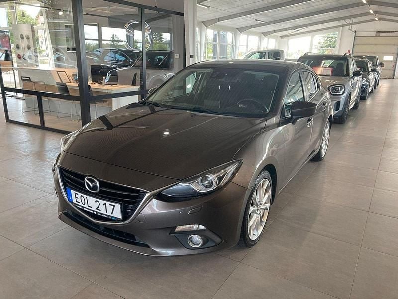 Brun Begagnad 2014 Mazda 3 Optimum Halvkombi | 127 500 kr (Lite dyr) - Bild 1/4