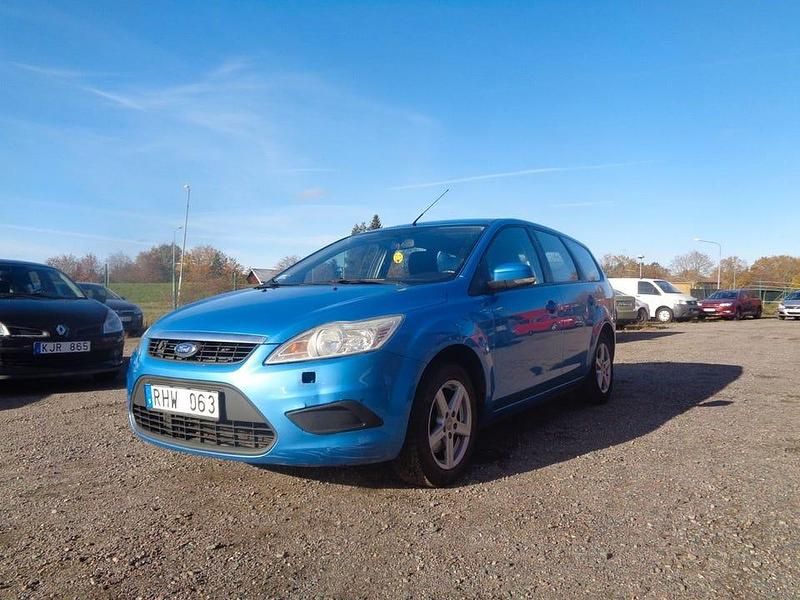 Blå Begagnad 2010 Ford Focus Trend Kombi | 24 900 kr (Marknadspris) - Bild 1/4