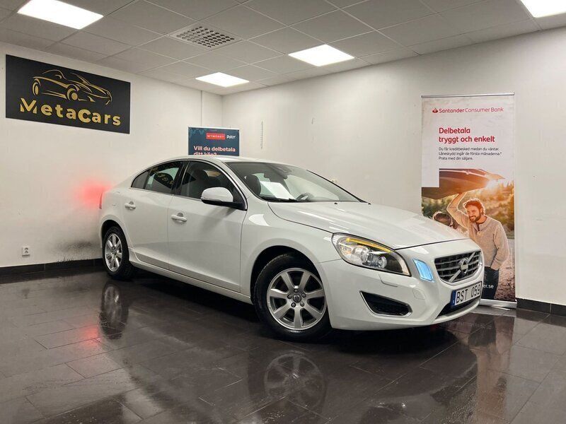 Vit Begagnad 2012 Volvo S60 Momentum Sedan | 79 900 kr (Marknadspris) - Bild 1/4