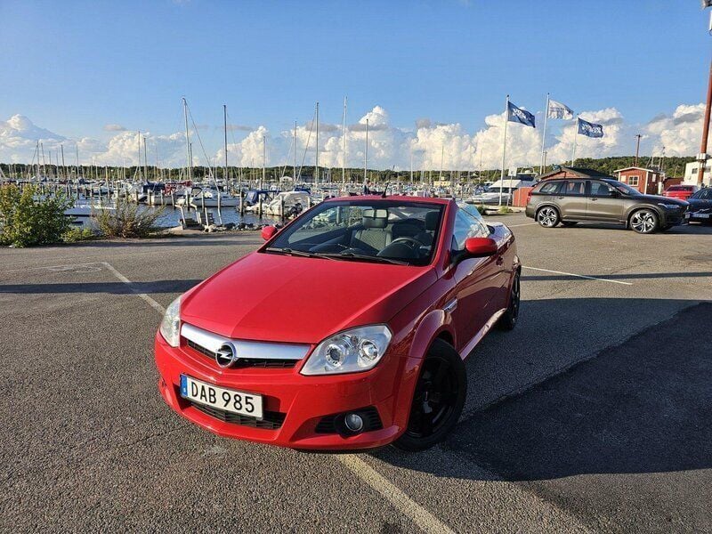Röd Begagnad 2007 Opel Tigra Cab | 48 000 kr (Marknadspris) - Bild 1/4