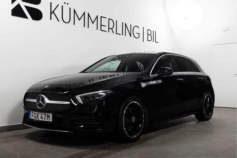 Begagnad Mercedes A250 AMG Line Premium Plus 220 HK (161 kW) 2022 Svart