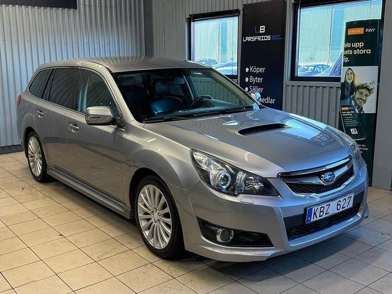 Silver Begagnad 2010 Subaru Legacy Kombi | 49 899 kr (Marknadspris) - Bild 1/4