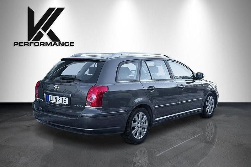 Begagnad Toyota Avensis 147 HK (108 kW) 2007 Grå Kombi