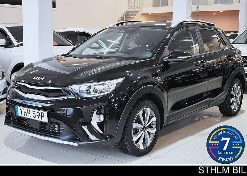 Svart (aurora black pearl) Begagnad 2023 Kia Stonic Advance SUV | 219 000 kr (Marknadspris) - Bild 1/4