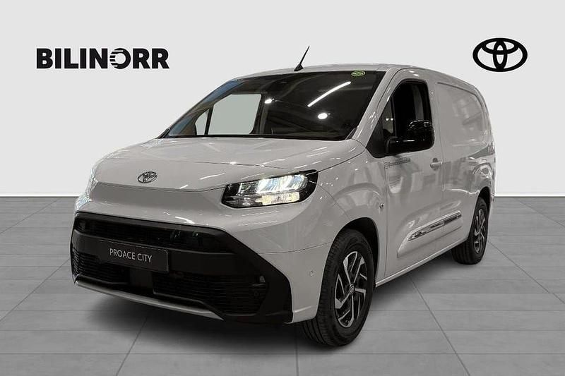Vit Begagnad 2024 Toyota Proace City City Van | 389 000 kr (Dyr) - Bild 1/4