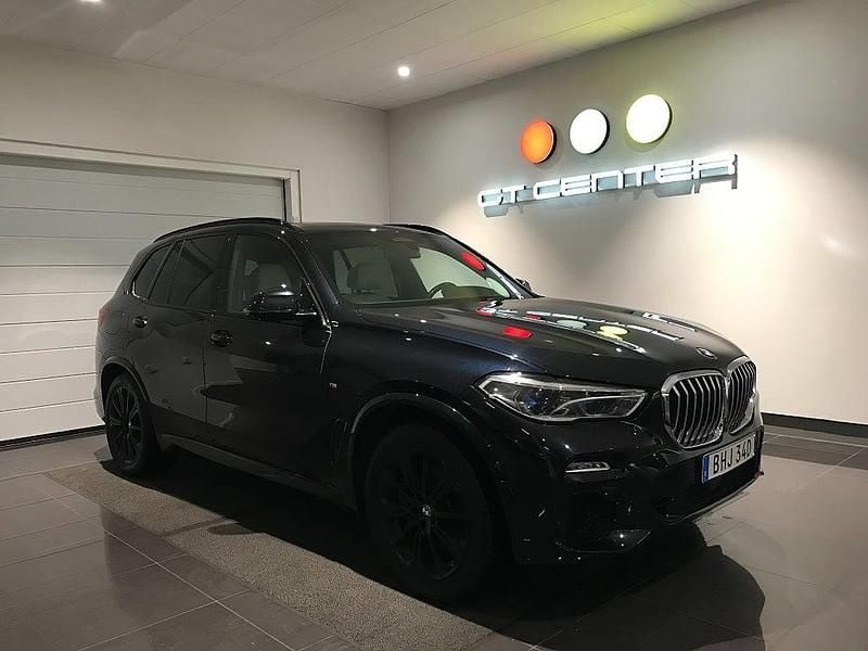 Svart Begagnad 2019 BMW X5 M Sport SUV | 449 000 kr (Marknadspris) - Bild 1/4