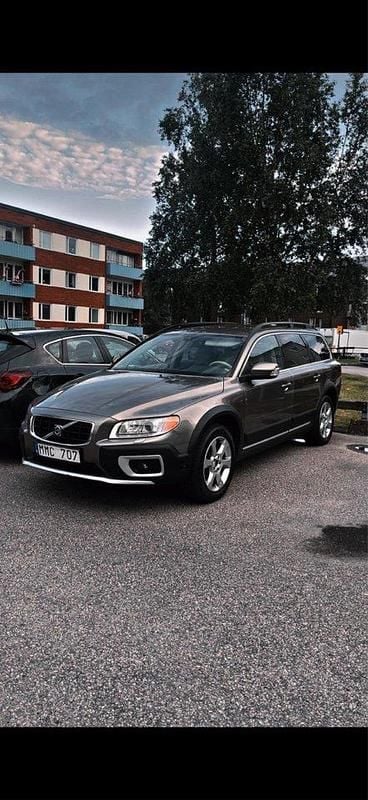 Grå Begagnad 2008 Volvo XC70 Summum Kombi | 75 000 kr (Marknadspris) - Bild 1/1