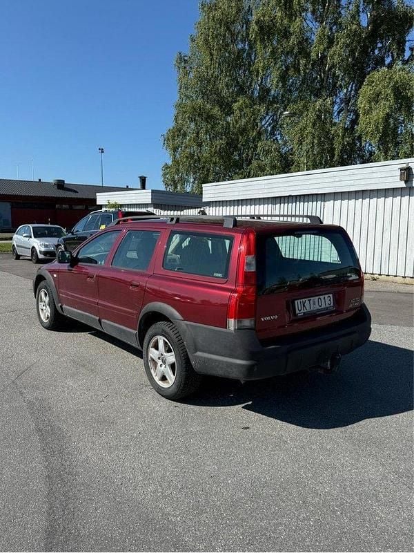 Röd Begagnad 2004 Volvo XC70 Business Edition SUV | 30 000 kr (Superpris) - Bild 1/4