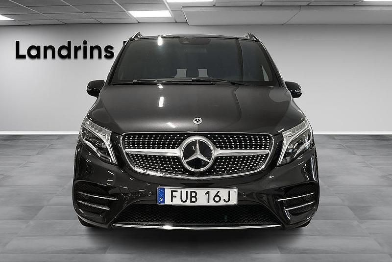 Begagnad Mercedes V300 AMG line 237 HK (174 kW) 2022 Grå Minibuss