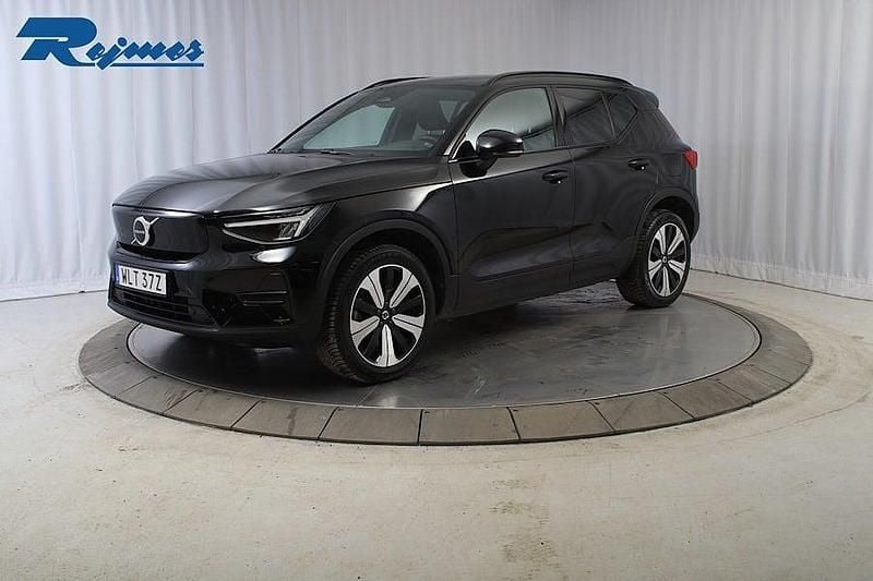 Svart Begagnad 2022 Volvo XC40 Core SUV | 314 900 kr (Superpris) - Bild 1/4