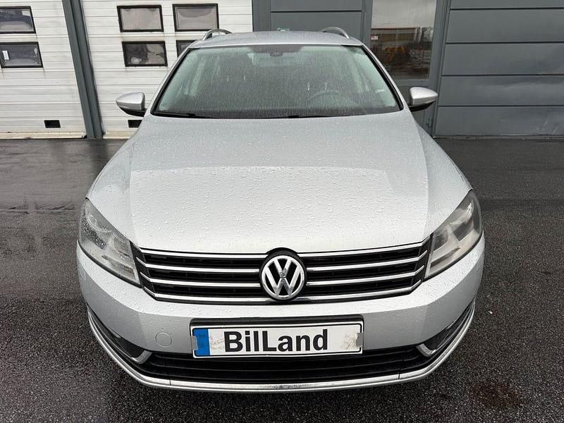 Begagnad VW Passat Comfortline 140 HK (102 kW) 2011 Silver Kombi