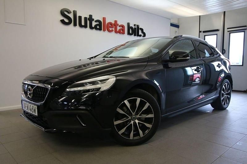 Svart Begagnad 2019 Volvo V40 CC Kombi | 194 900 kr (Marknadspris) - Bild 1/4