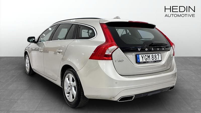 Begagnad Volvo V60 Momentum 190 HK (139 kW) 2016 Brun Kombi