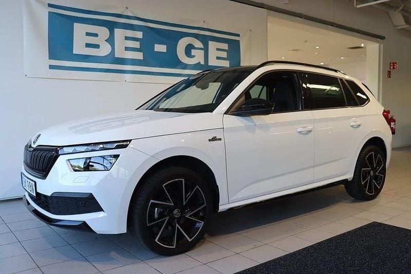 Vit Begagnad 2023 Skoda Kamiq Monte Carlo SUV | 289 900 kr (Marknadspris) - Bild 1/4